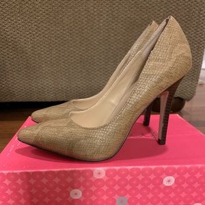 Tan snake skin pumps